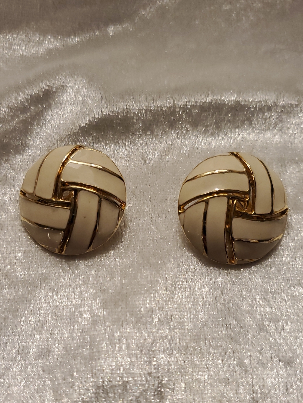 Vintage Gold Tone Cream Enamel Button Circle Clip On Earrings